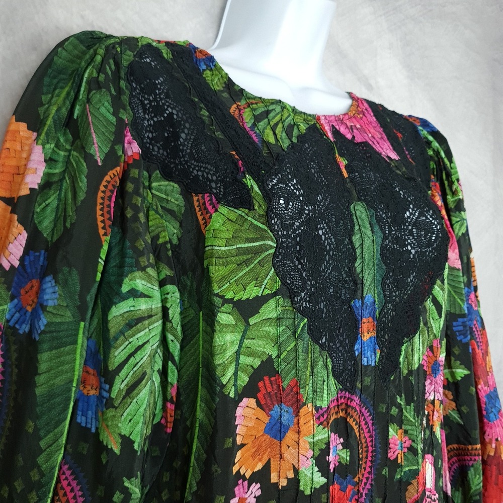 Farm Rio Blouse Womens Medium Black Multicolor Lace Floral Parrot Boho Top - Picture 4 of 16